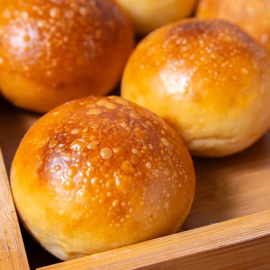 大阪万博公園駅のパン食べ放題が進化　平日限定でサラダが付くお得なランチも提供