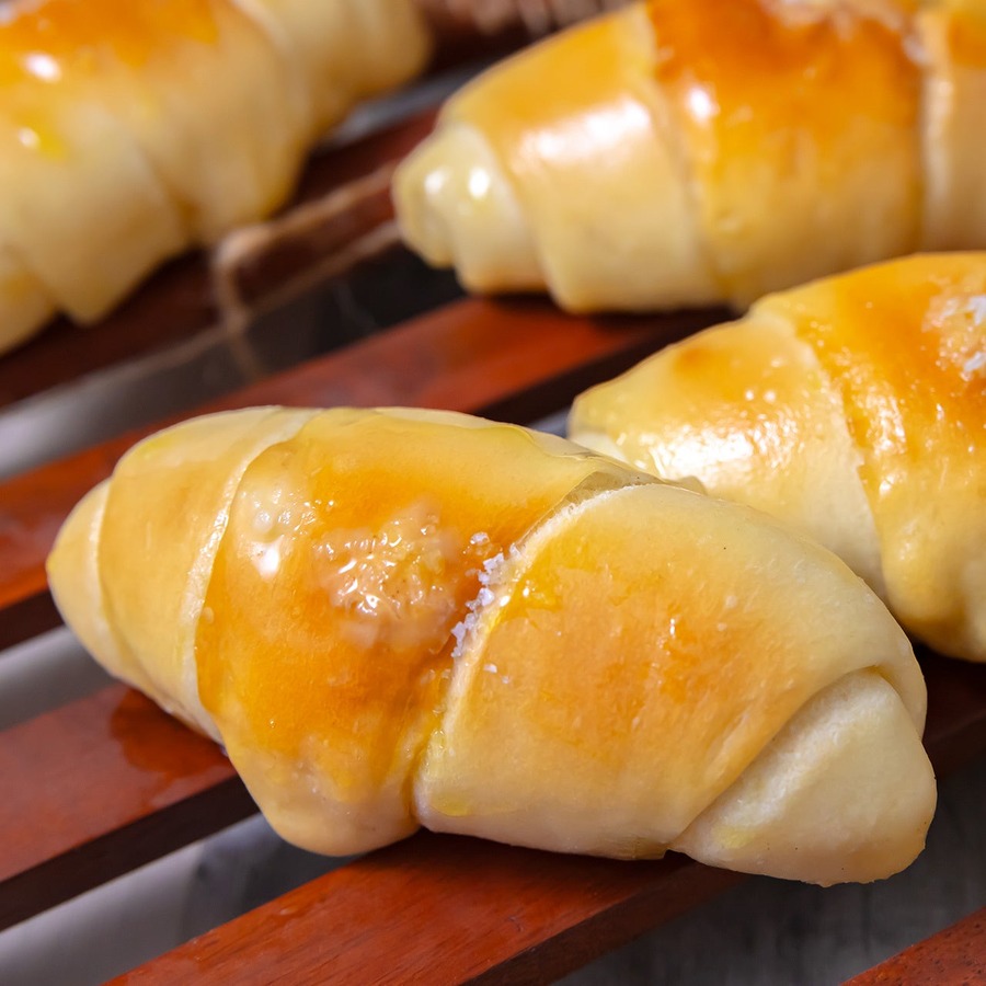 大阪万博公園駅のパン食べ放題が進化　平日限定でサラダが付くお得なランチも提供