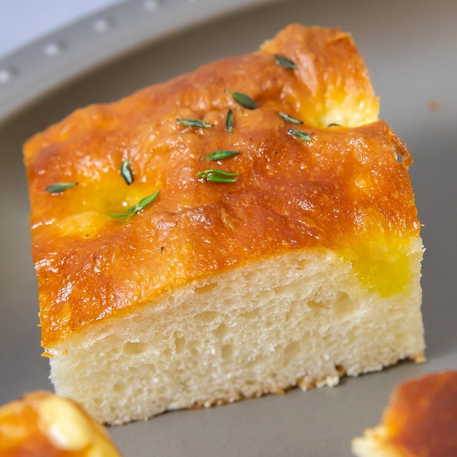 大阪万博公園駅のパン食べ放題が進化　平日限定でサラダが付くお得なランチも提供