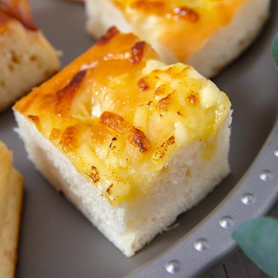 大阪万博公園駅のパン食べ放題が進化　平日限定でサラダが付くお得なランチも提供