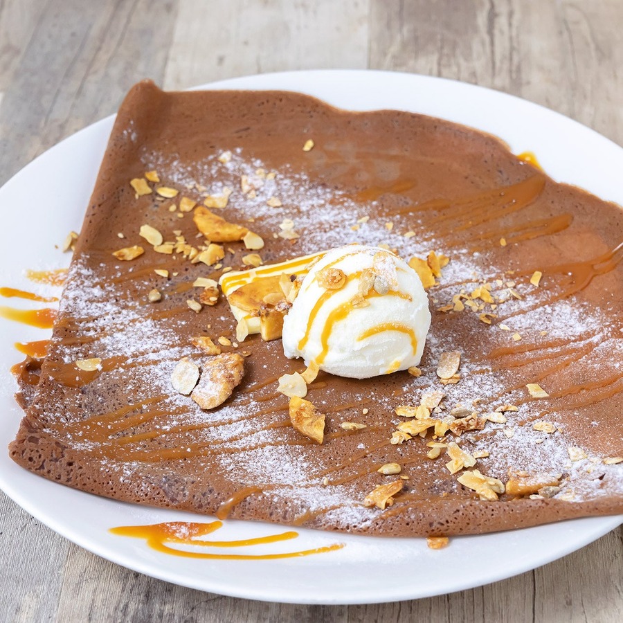 大阪万博公園駅のパン食べ放題が進化　平日限定でサラダが付くお得なランチも提供