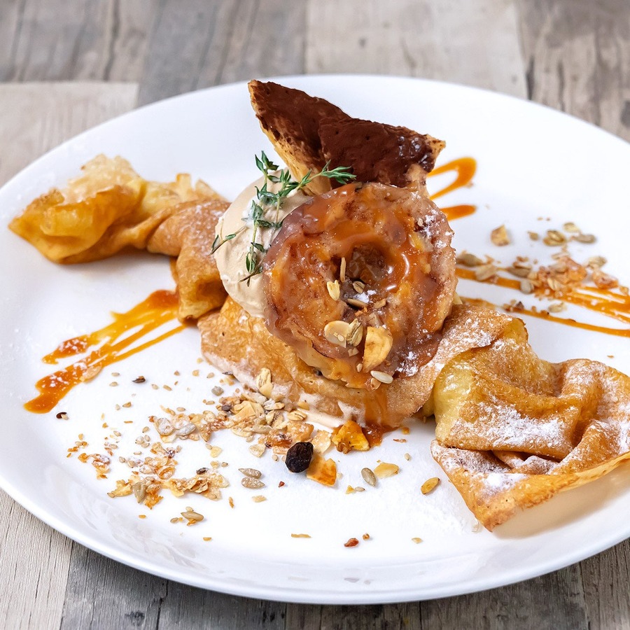 大阪万博公園駅のパン食べ放題が進化　平日限定でサラダが付くお得なランチも提供