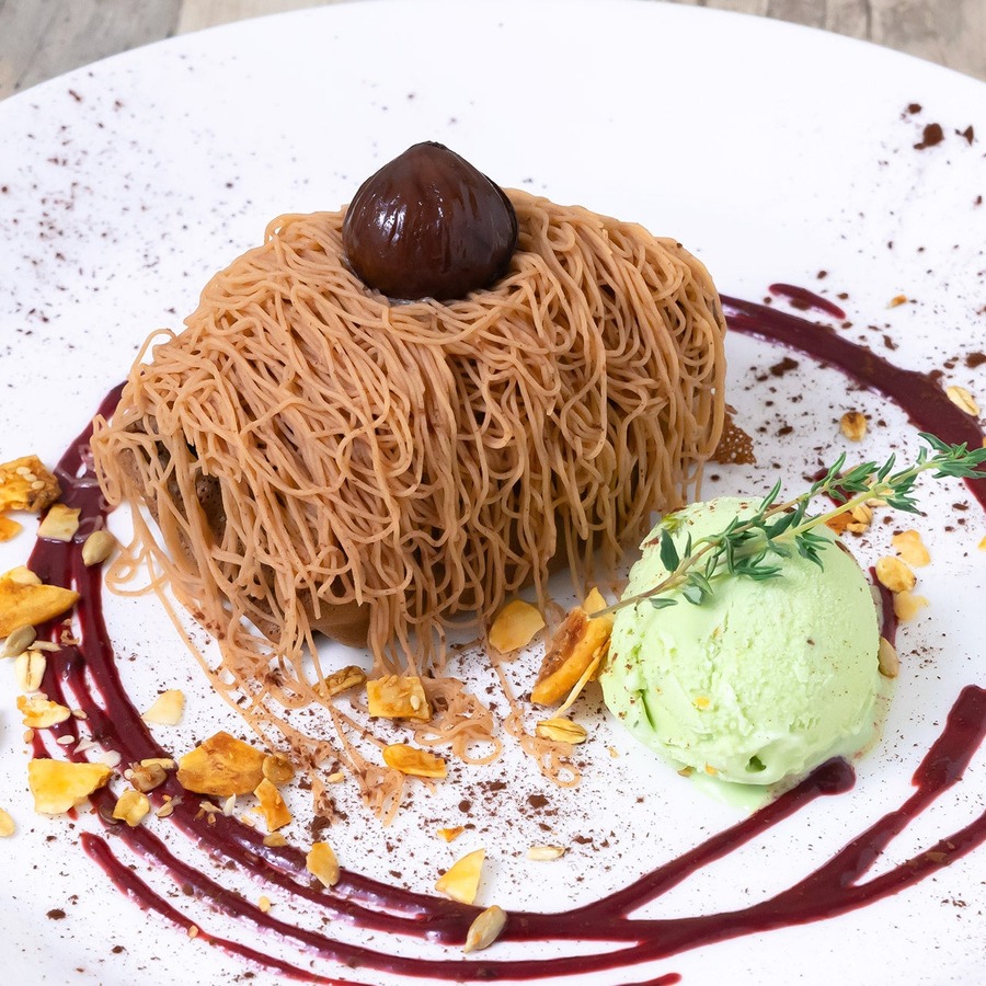 大阪万博公園駅のパン食べ放題が進化　平日限定でサラダが付くお得なランチも提供