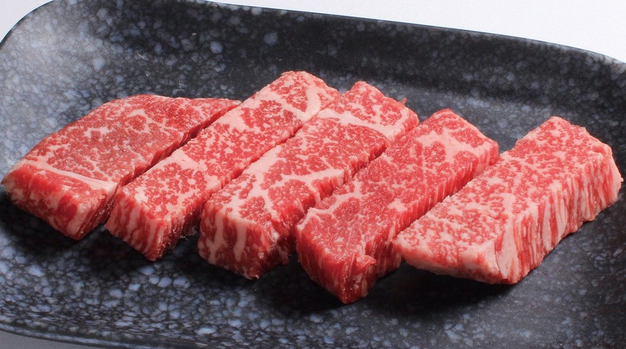 熟成和牛一頭買いで希少部位を堪能、あみやき亭(中部)