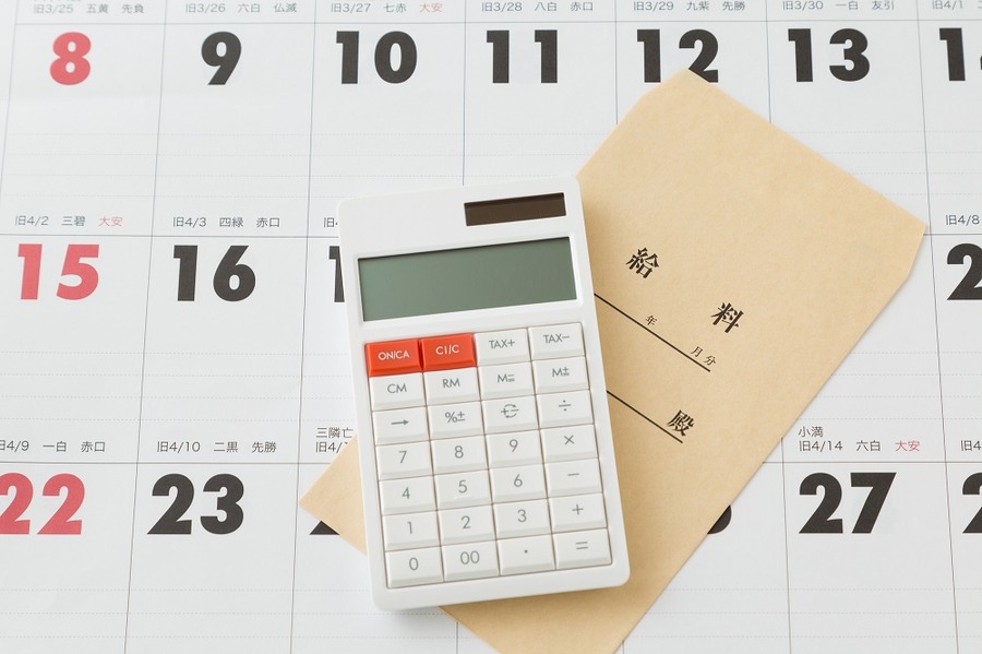 休日に出勤して働いた場合、休日によって割増賃金の額は違います！