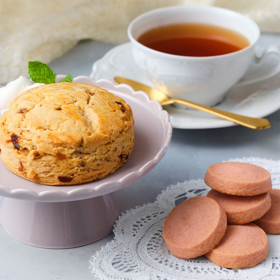 カルディの新作「紅茶バッグ」発売　紅茶とお菓子、ケーキスタンドがセットに