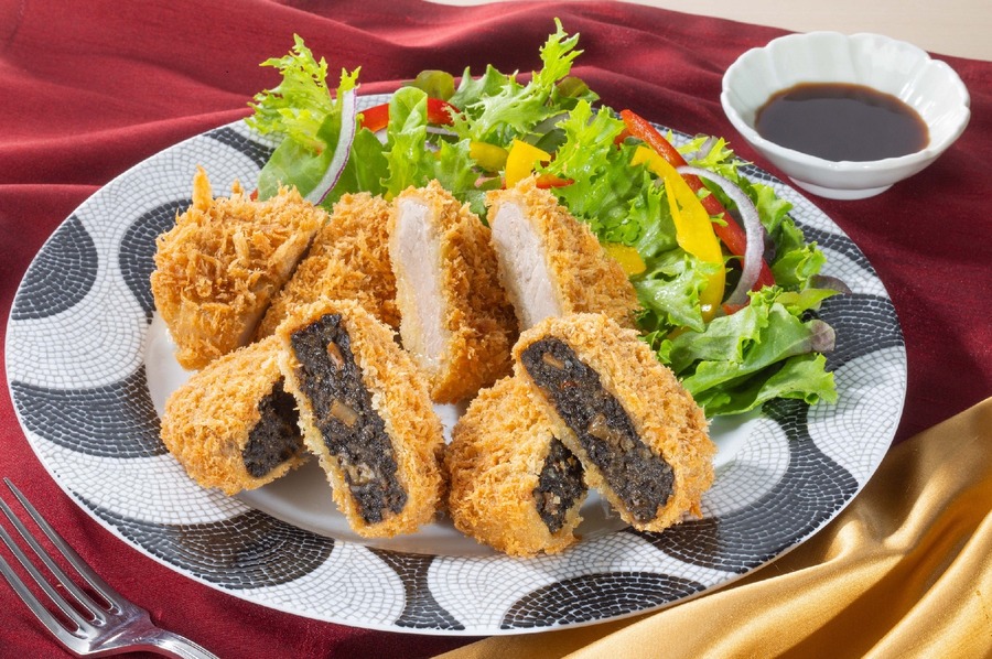 【とんかつ新宿さぼてん】ブラックフライデー限定「黒ごま坦々メンチかつ」が初登場