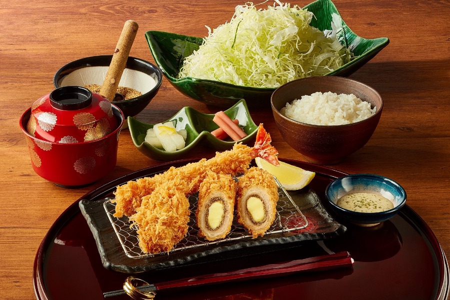 【とんかつ新宿さぼてん】ブラックフライデー限定「黒ごま坦々メンチかつ」が初登場