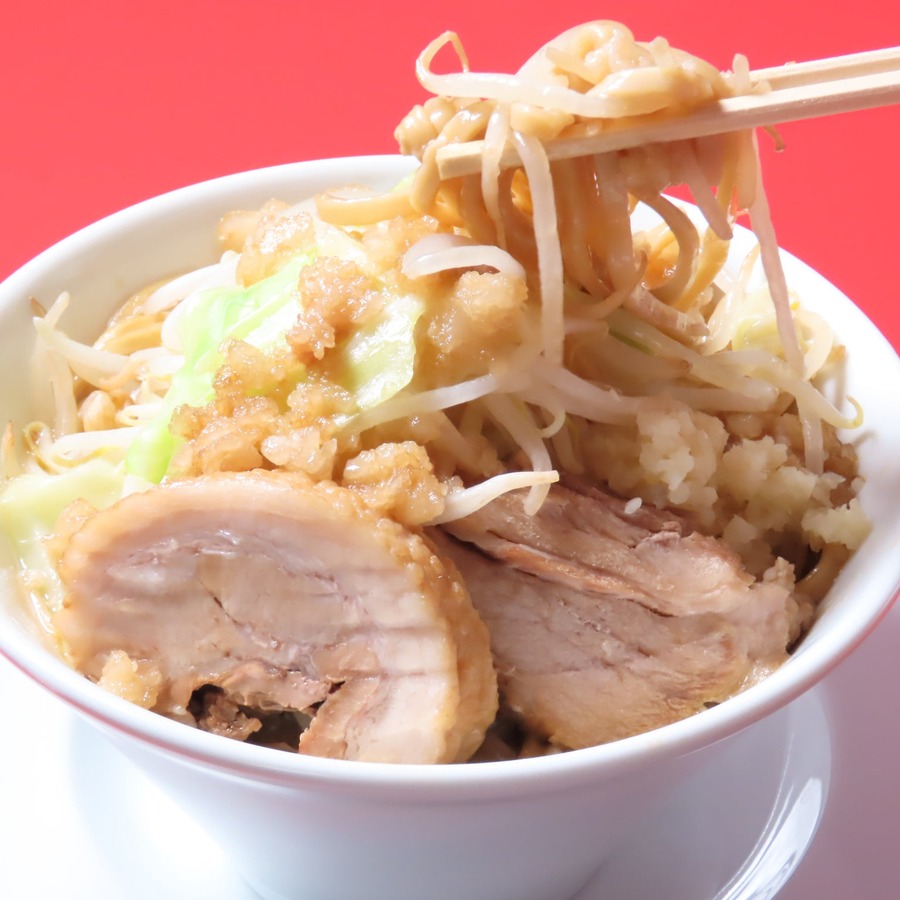 11/18、二郎系ラーメンの新しいスタイル「豚に恋してる」オープン！