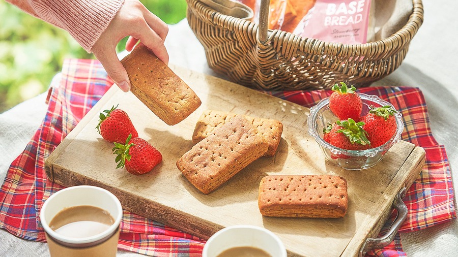 完全栄養の主食ベースブレッド、新フレーバー「BASE BREAD ストロベリー」発売