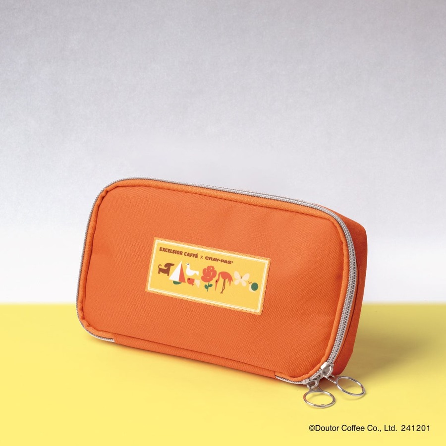 エクセルシオール カフェ「サクラクレパス」とコラボの「2025 HAPPY BAG」発売(予約12/1-25)