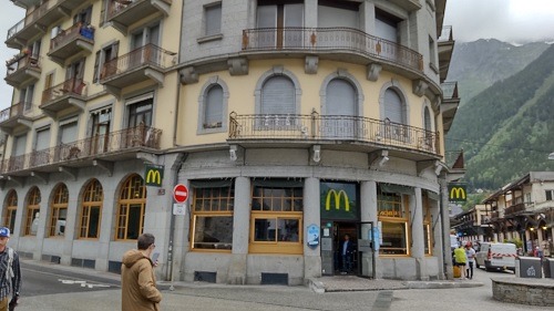 世界のマックくらべてみたら「セルフオーダー→クレカ払い」はどこも同じ、では違うのは何？スイス・フランス・ドバイ編