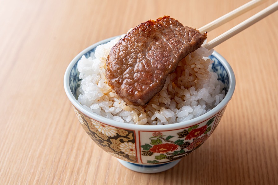 大阪「焼肉ホルモンまるよし」のランチでごはん食べ放題！