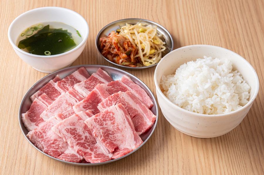 大阪「焼肉ホルモンまるよし」のランチでごはん食べ放題！