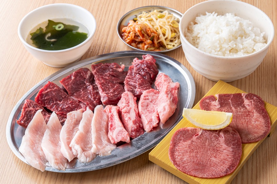 大阪「焼肉ホルモンまるよし」のランチでごはん食べ放題！