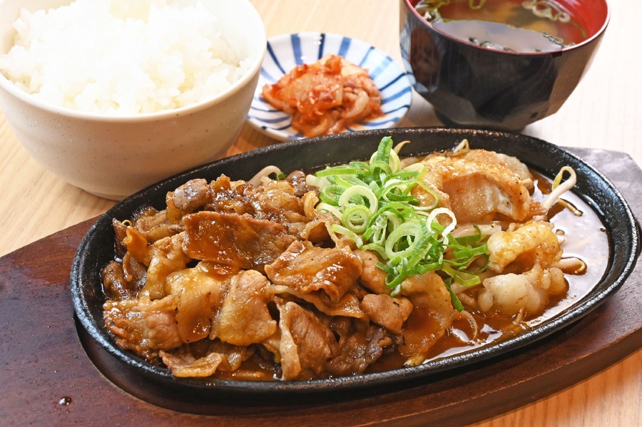 大阪「焼肉ホルモンまるよし」のランチでごはん食べ放題！