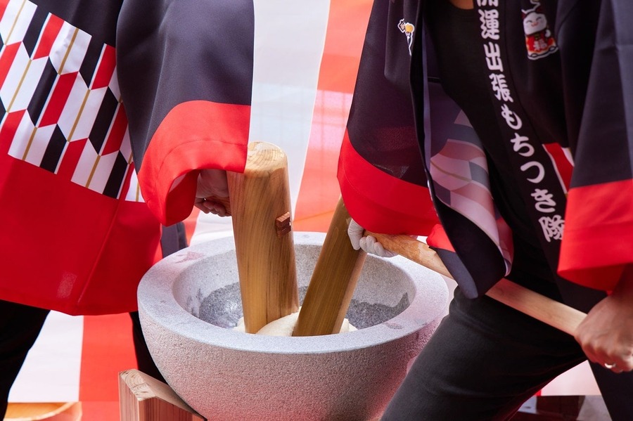 「開運出張もちつき隊」サービス開始　神社でご祈祷された特別な杵を使用