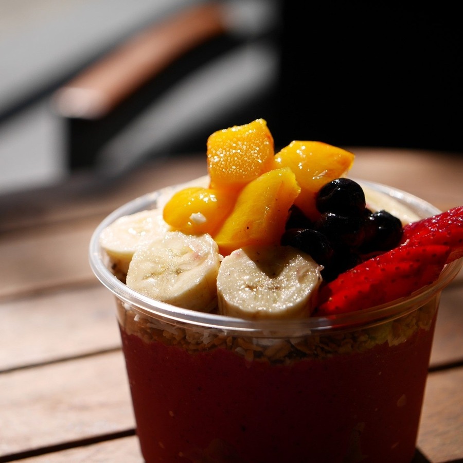 フルーツとグラノーラを組み合わせた「アサイーボウル」卸販売開始