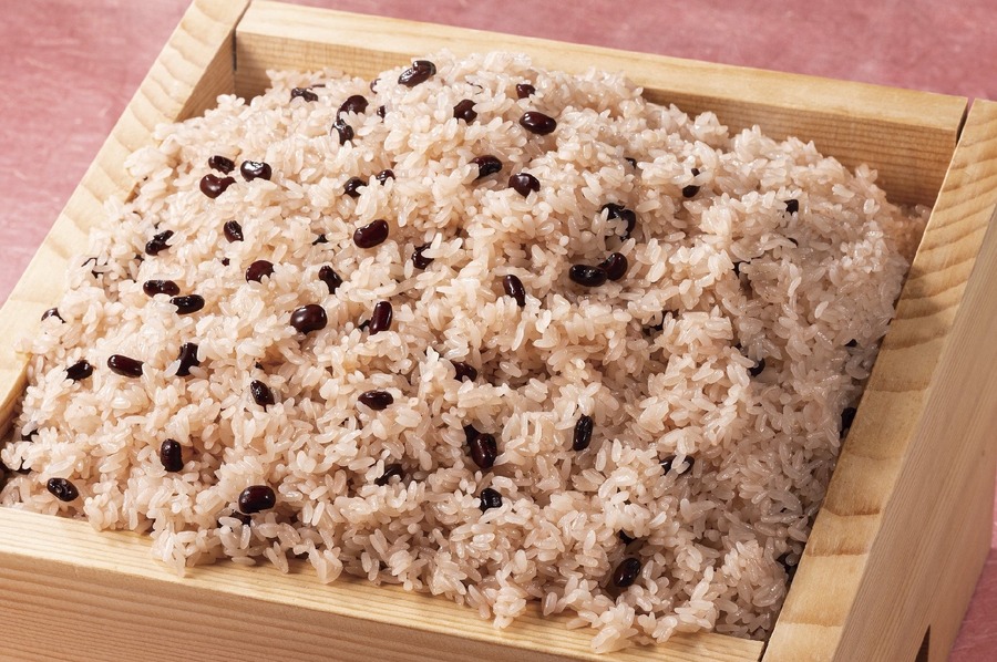 「炊飯器で簡単に炊けるお赤飯の素」入り福袋が初登場「たごさく」