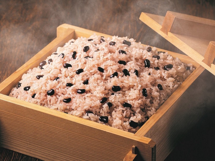 「炊飯器で簡単に炊けるお赤飯の素」入り福袋が初登場「たごさく」
