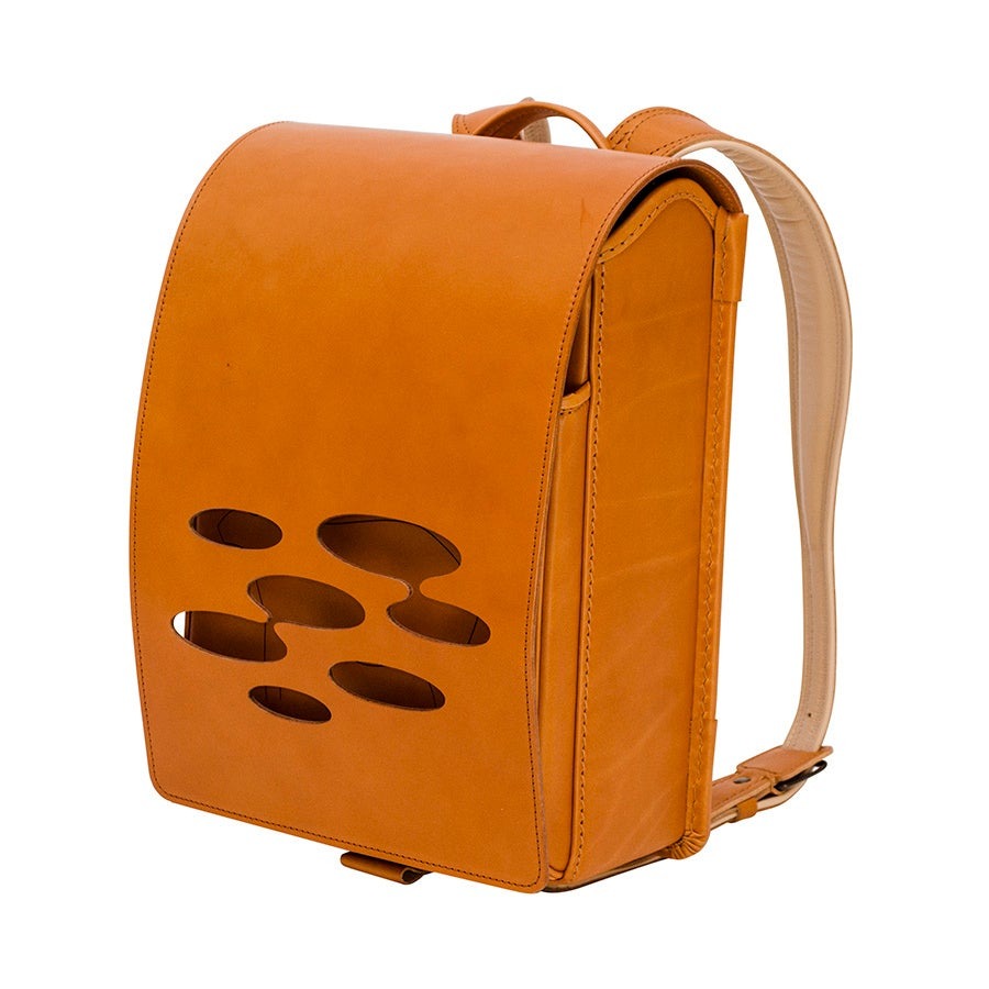 甲冑を彷彿とさせる独特のデザインが特徴　村瀬鞄行の革新ランドセル　