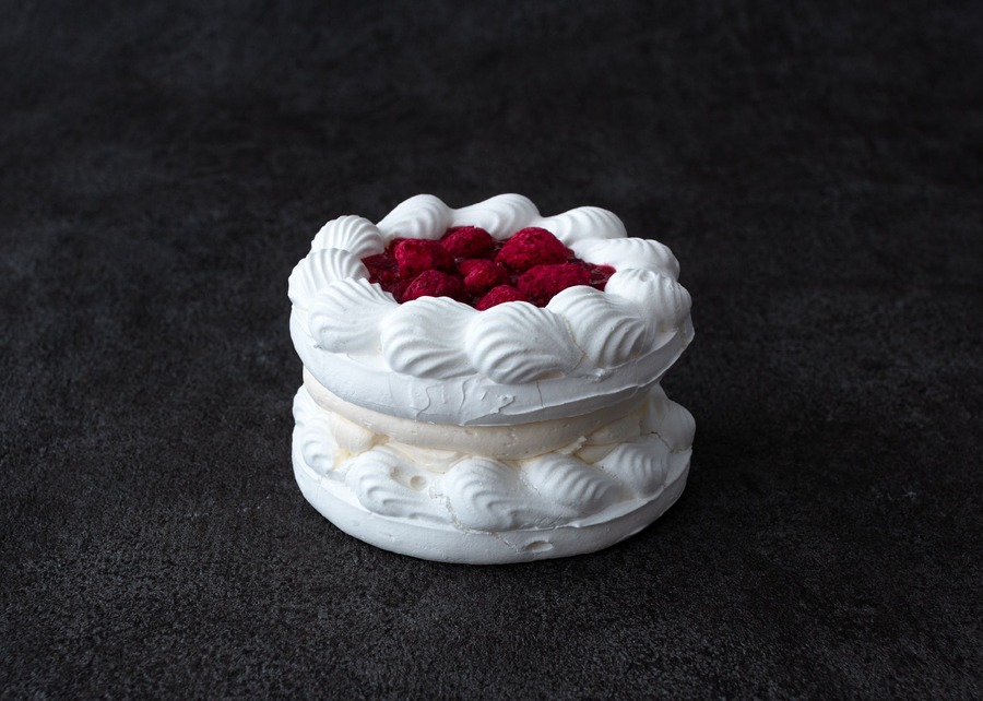 甘いメレンゲと濃厚な塩バターの組み合わせ　新感覚バタースイーツ「ブール・ムラング」登場