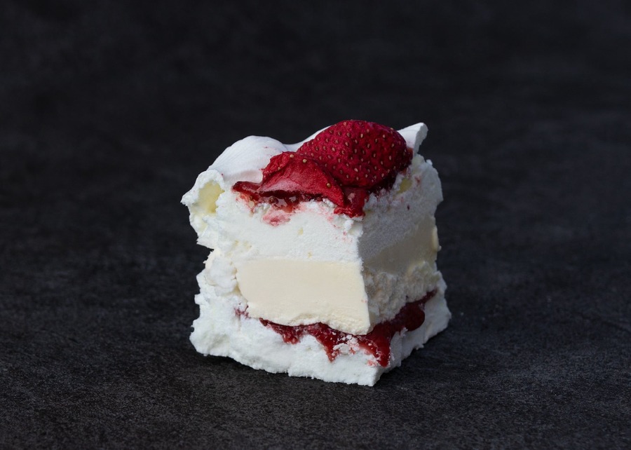 甘いメレンゲと濃厚な塩バターの組み合わせ　新感覚バタースイーツ「ブール・ムラング」登場