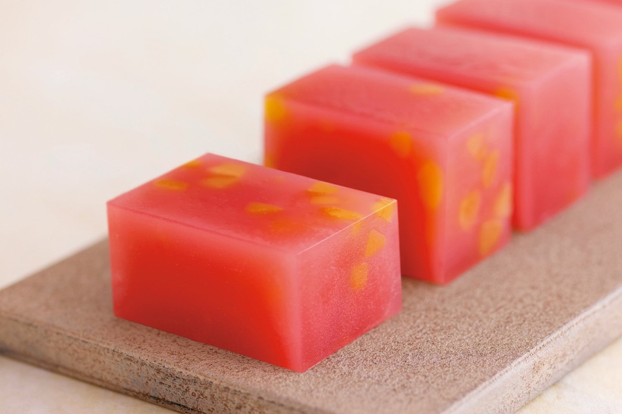 鶴屋吉信、2025年お正月和菓子を発売　オンラインショップ限定で全国送料無料キャンペーン