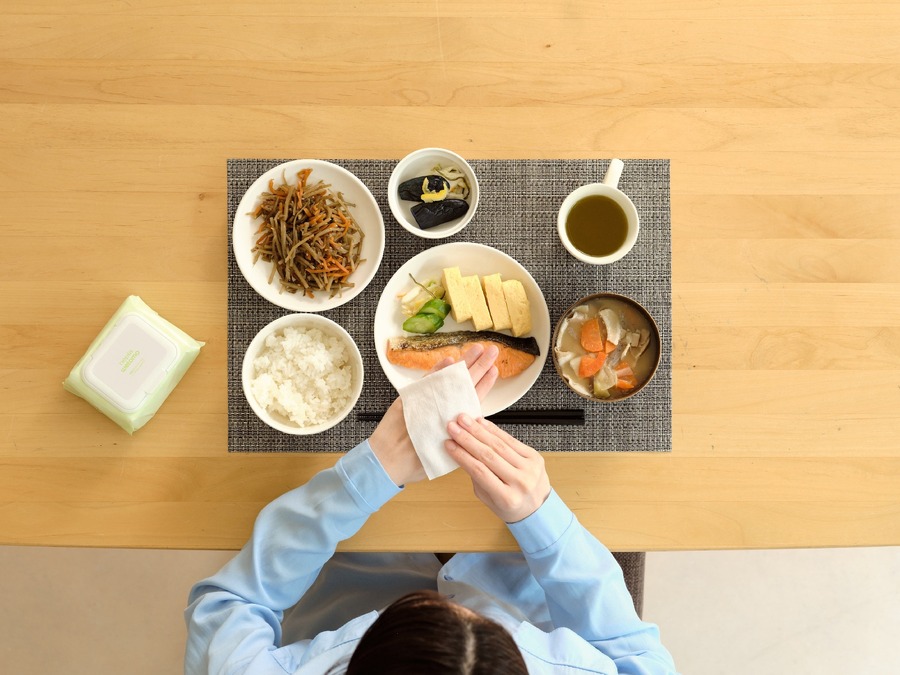 ネピアが新製品「wetomo」を発売　全国のベタベタ飯が当たるキャンペーン