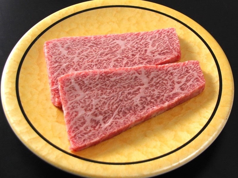「巻転レーン焼肉いっとう」年末年始の特別企画、6大名物6品セットを3333円で提供