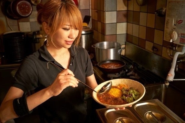 吉野家と大久保人気店「魯珈」との夢のコラボカレー登場