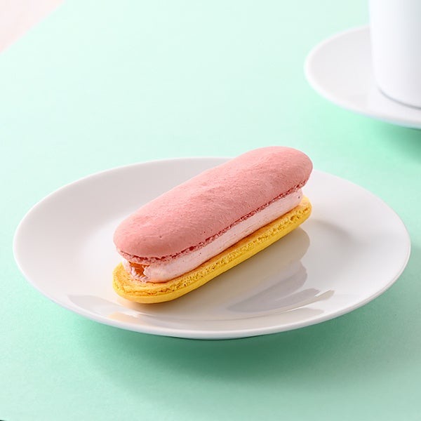 パリが愛した菓子の巨匠監修 第1弾（1/28～）マカロン サンド（税込268円）ザ・ガトー クリーム（税込321円）