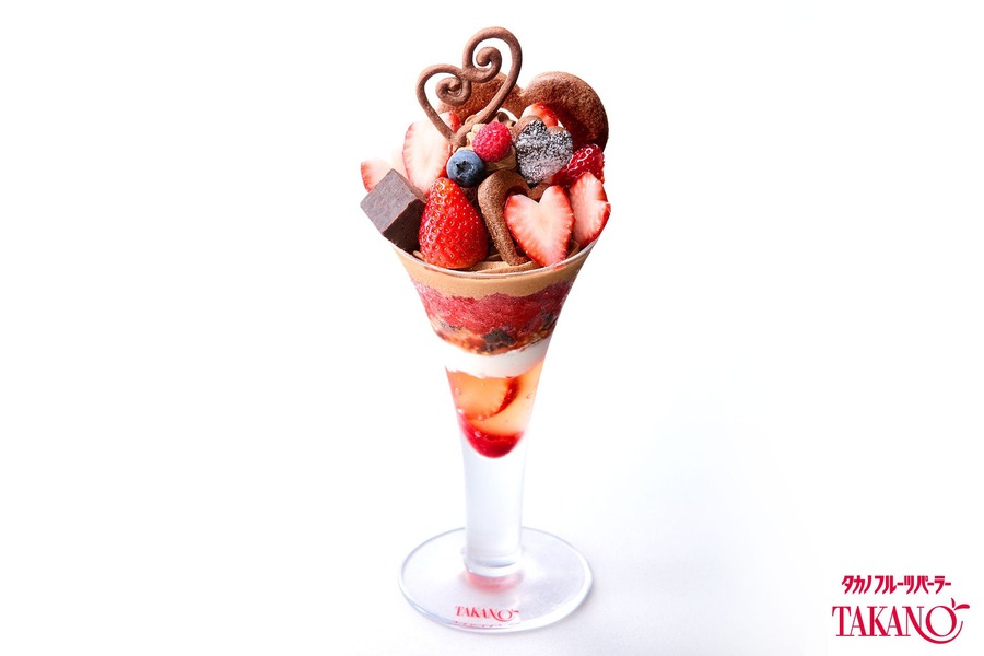 タカノフルーツパーラーの「苺とチョコのバレンタイン限定パフェ」