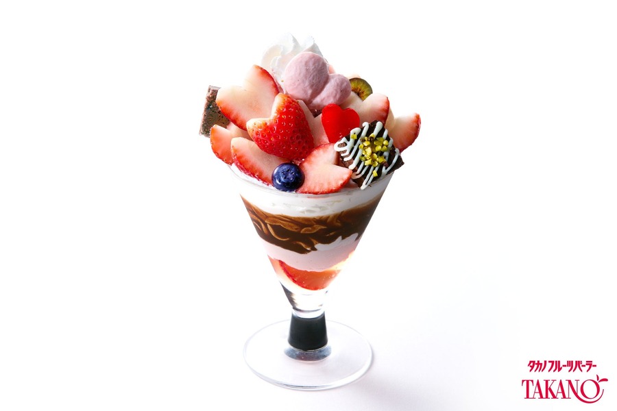 タカノフルーツパーラーの「苺とチョコのバレンタイン限定パフェ」