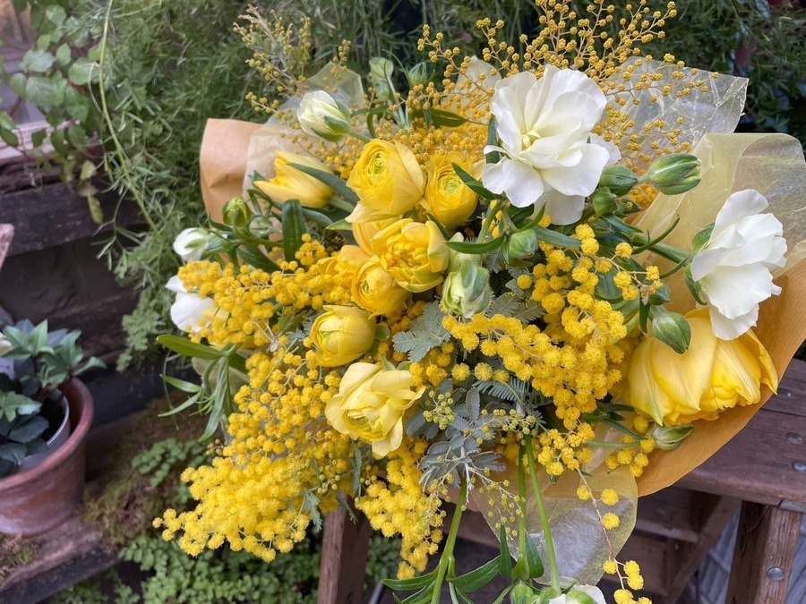 川崎駅周辺の街全体がミモザイエローに染まる（2/5-3/16）