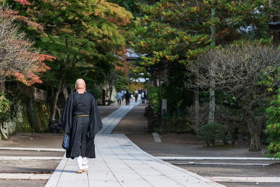 「坊主丸儲け」は本当か？　お寺と税金について