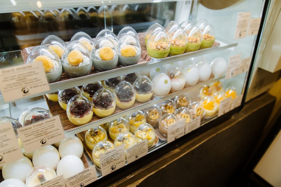 登別温泉の新名所に風呂桶で提供される「道産子ぷりん」