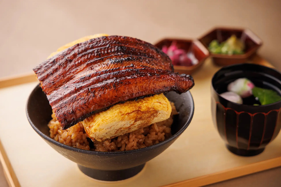 【祝2000円】鰻重（上）がオープン記念価格「昼どきうなぎ うな綴」