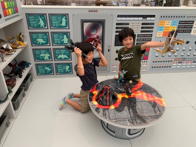 【ゴジラ迎撃作戦】全長120mの実物大ゴジラと絶叫体験！春のジップラインキャンペーン開催！2人で挑戦してSNS投稿で特典ゲット