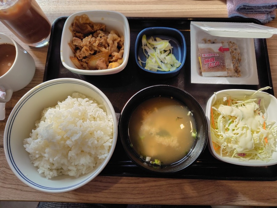 吉野家「よし得タイム」がアツい！ドリンクバー無料になる店舗は？子ども連れで4重のお得となった【体験談】