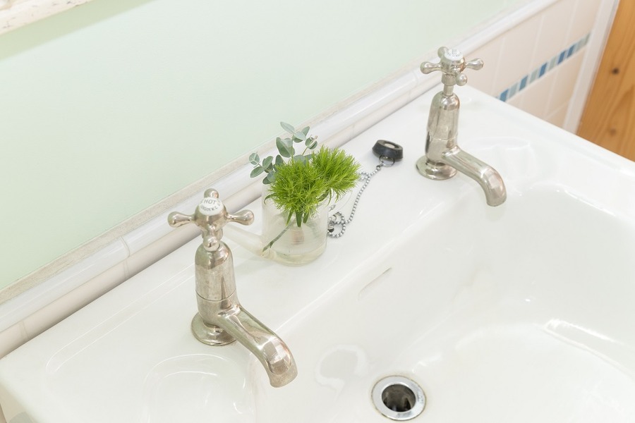 トイレのトラブル…「あの人」を呼ぶ前に自分で修理できるか見てみよう。