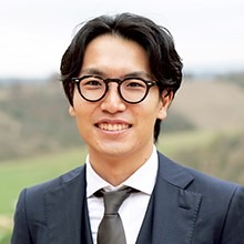 「もうリタイアしているのですが、同世代の友人達とスナックやパチンコへ行ってお金を使い果たしそうです…かっこいいお金の使い方とはどういうものか」をプロが解説
