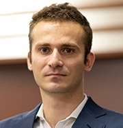 「もうリタイアしているのですが、同世代の友人達とスナックやパチンコへ行ってお金を使い果たしそうです…かっこいいお金の使い方とはどういうものか」をプロが解説