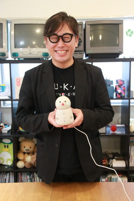 BOCCO emoは手のひらサイズのロボット【撮影／平木昌宏】