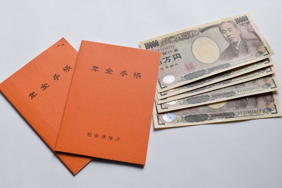 老齢年金の受給額は人によってどのくらい変わるのか？生涯平均年収約400万円でシミュレーションも実施