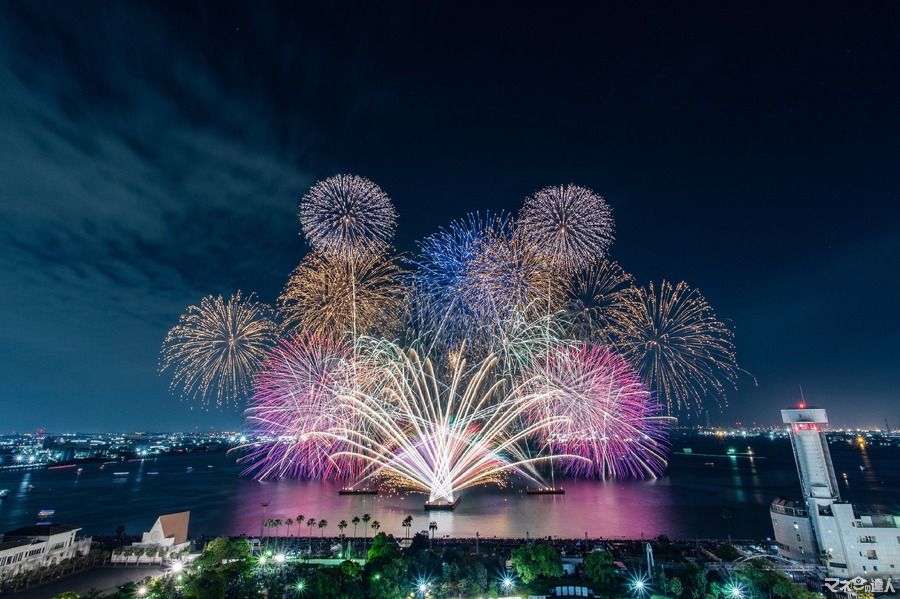 【２年ぶりに復活】 ”名港水上芸術花火” 名古屋港の風物詩、1万3千発の花火が夜空を彩る