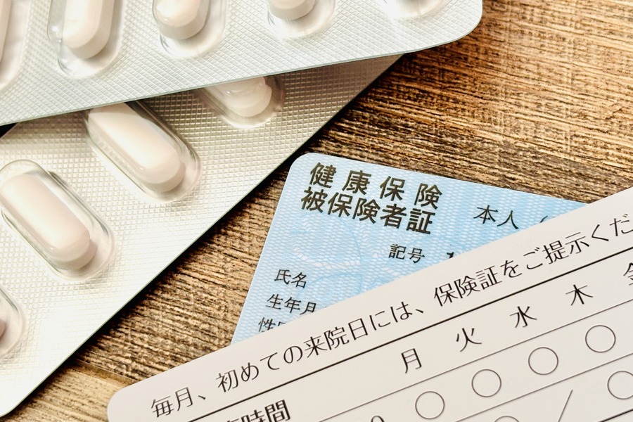 「マイナ保険証延期ドミノ」の鍵になるのは、約8割が赤字見通しの健康保険組合