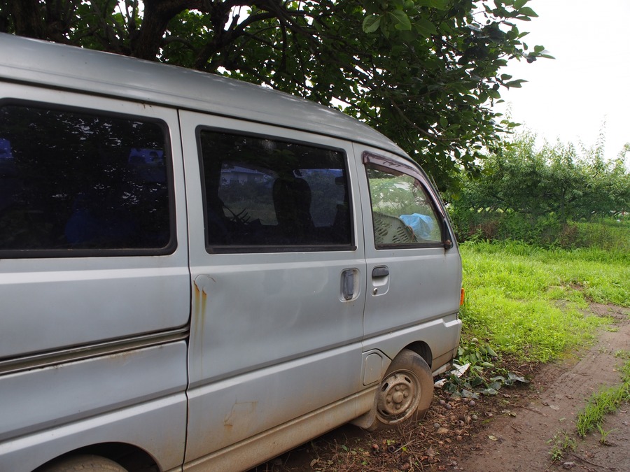 家の前に勝手に停められた車、動かしたらこっちが違法! 放置車両の正しい対処法
