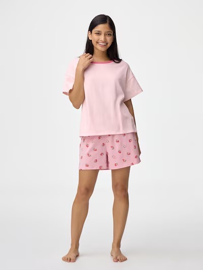 【GU】6月の新作おすすめ7選｜ルームウェアやコラボTなど990円から！着回し力抜群のプチプラアイテムが続々登場