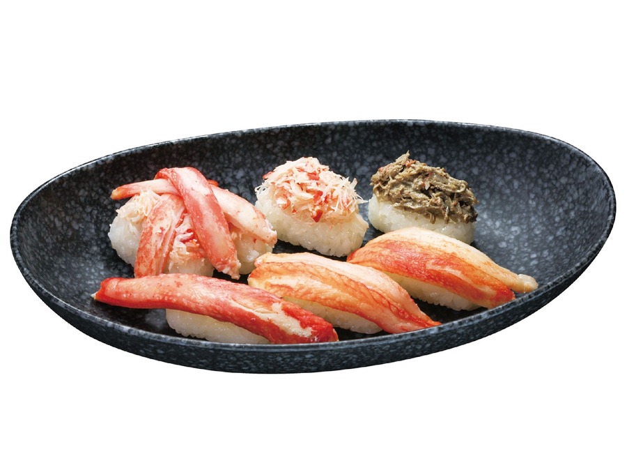 くら寿司「極上かに」フェア開催！高級な本ズワイガニを一皿130円＆白桃かき氷も新登場